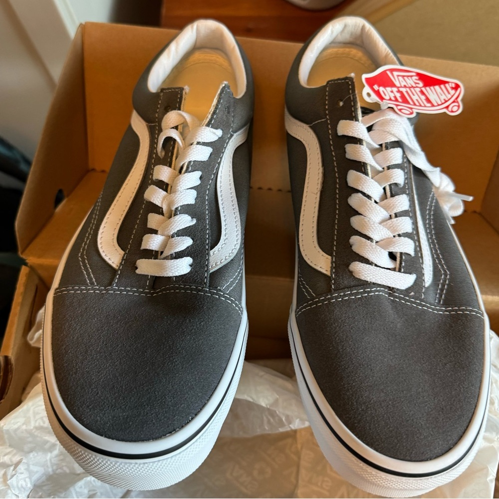 Men’s 9.5 Old Skool Pewter/True White Canvas and Suede Sneakers